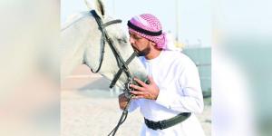 إماراتي بلقب فارس عصامي يروي مع الخيل حكاية جديدة