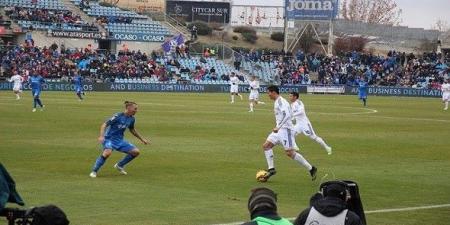 نابولي يعزز صدارته للدوري الإيطالي بثلاثية ضد كومو