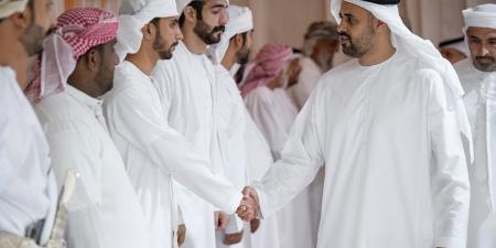 ذياب بن محمد بن زايد يقدم واجب العزاء بوفاة والد الشهيد محمد جديد الشحي