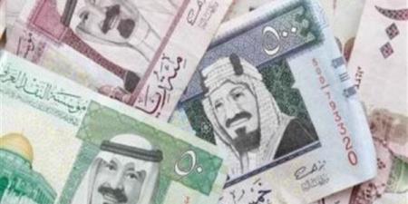 سعر الريال السعودي والدرهم الإماراتي والدينار الكويتي بالبنوك.. اليوم