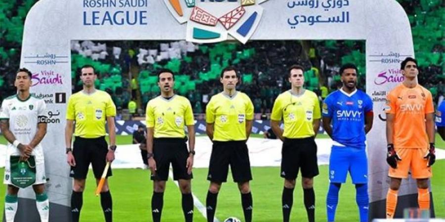 الأهلي يواجه الهلال وعينه على النقاط الثلاث