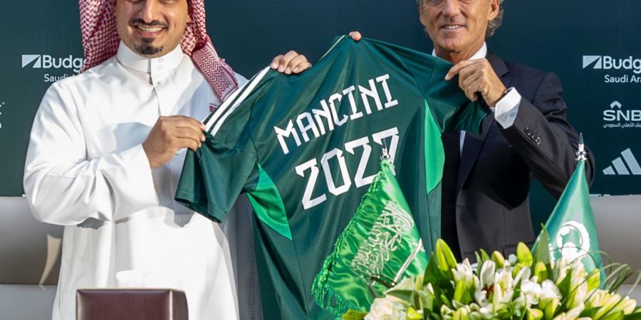 تفاصيل عقد رينارد الخيالي مع المنتخب السعودي - موقع بالجول