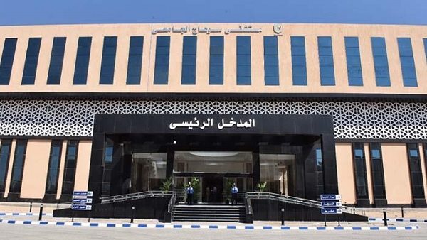 جامعة سوهاج تحقق إنجازًا طبيًا جديدًا واستئصال ورم سرطاني بالقولون باستخدام المنظار 5 جامعة سوهاج تحقق إنجازًا طبيًا جديدًا واستئصال ورم سرطاني بالقولون باستخدام المنظار