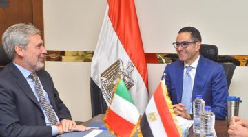 وزير الاستثمار يستقبل السفير الإيطالي بالقاهرة لبحث سبل تعزيز العلاقات الاقتصادية المشتركة بين البلدين.