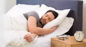 النوم الجيد مفتاح الوقاية من الـ.ـقاتل الصامت.. الصحة تكشف