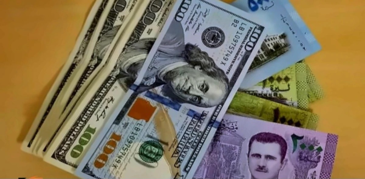 وصلت لكام؟.. سعر الليرة السورية مقابل الدولار الأمريكي اليوم في دمشق وحلب والمدن السورية المختلفة 5 وصلت لكام؟.. سعر الليرة السورية مقابل الدولار الأمريكي اليوم في دمشق وحلب والمدن السورية المختلفة