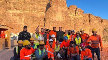 ولي العهد يزور مشروع منتجع شرعان في العلا ويلتقي بالعاملين على تحقيق رؤية التطوير