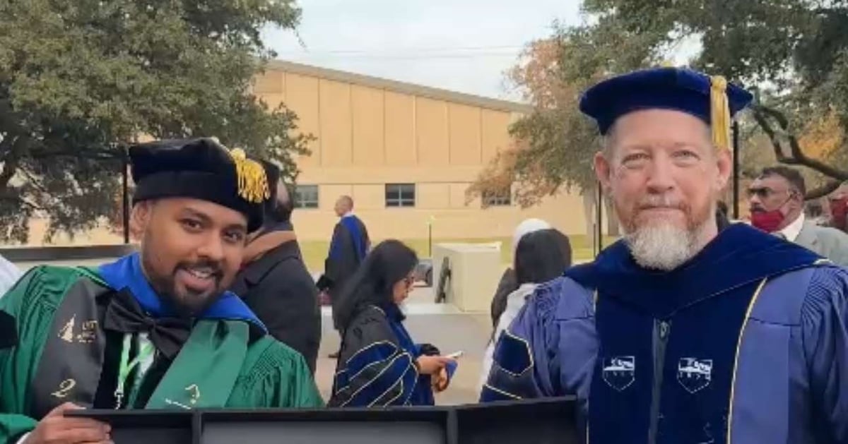 الدكتور “أحمد بخاري” يحصل على الدكتوراه في الأمن السيبراني من جامعة شمال تكساس