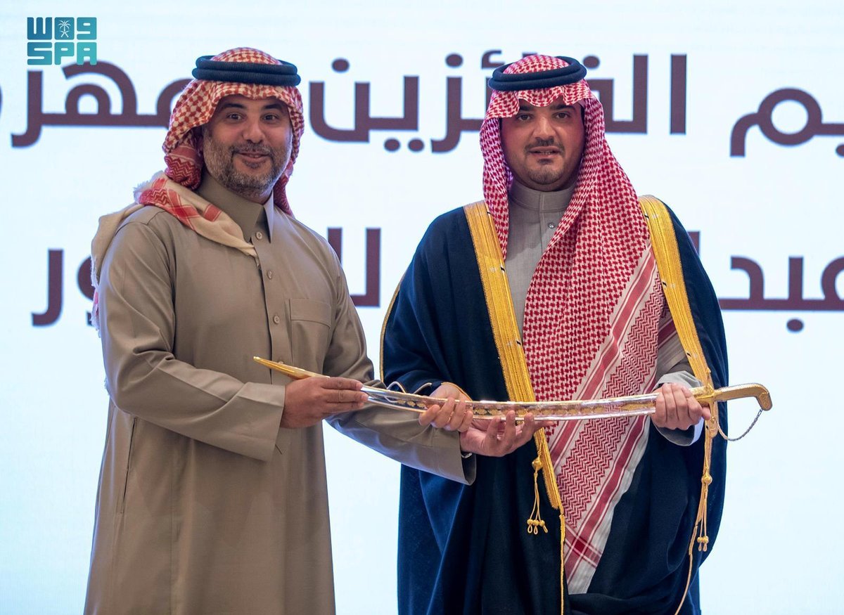 وزير الداخلية يُكرِّم الفائزين بجوائز مهرجان الملك عبدالعزيز للصقور 2024م 5 وزير الداخلية يُكرِّم الفائزين بجوائز مهرجان الملك عبدالعزيز للصقور 2024م