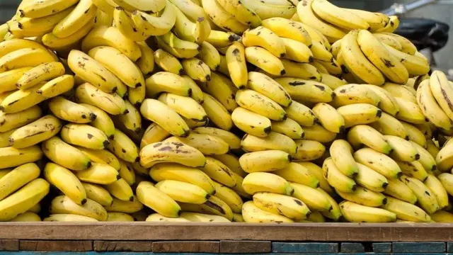 سر محدش هيقولك عليه عن الموز: الفوائد الصحية المدهشة والمخاطر الخفية التي قد تؤثر على صحتك وكيفية تجنبها 5 سر محدش هيقولك عليه عن الموز: الفوائد الصحية المدهشة والمخاطر الخفية التي قد تؤثر على صحتك وكيفية تجنبها