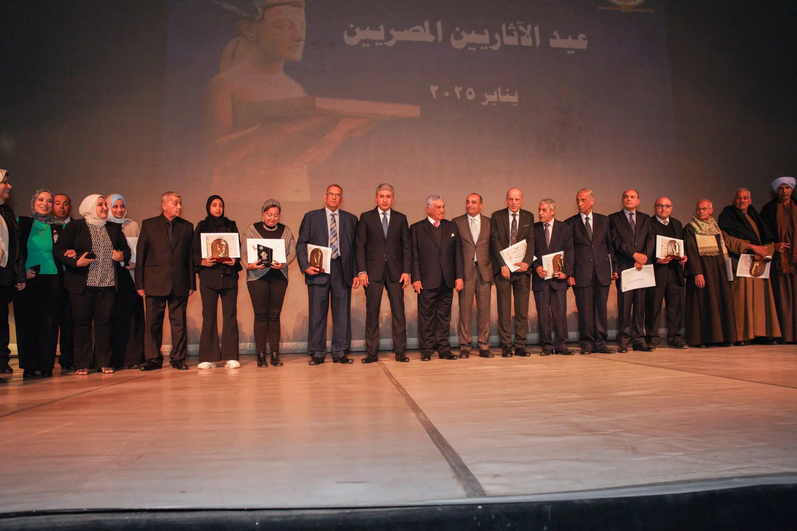 السياحة والآثار تحتفل بعيد الآثاريين المصريين بالمسرح الكبير بدار الأوبرا المصرية 5 السياحة والآثار تحتفل بعيد الآثاريين المصريين بالمسرح الكبير بدار الأوبرا المصرية