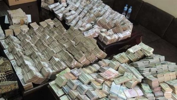 ضبط قضايا إتجار بالنقد الأجنبي بقيمة 6 ملايين جنيه خلال 24 ساعة 5 ضبط قضايا إتجار بالنقد الأجنبي بقيمة 6 ملايين جنيه خلال 24 ساعة
