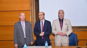 رئيس جامعة أسيوط يشهد افتتاح البرنامج التدريبي لتأهيل المتقدمين لشغل منصب عميد