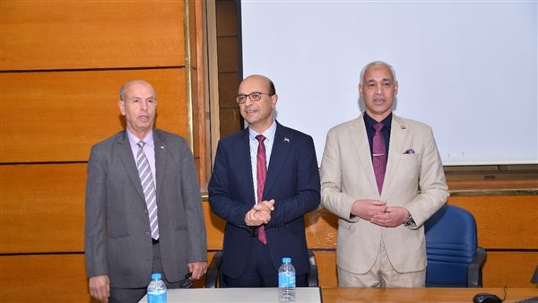 رئيس جامعة أسيوط يشهد افتتاح البرنامج التدريبي لتأهيل المتقدمين لشغل منصب عميد 5 رئيس جامعة أسيوط يشهد افتتاح البرنامج التدريبي لتأهيل المتقدمين لشغل منصب عميد