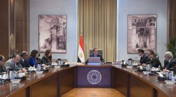 رئيس الوزراء يتابع جهود فض التشابكات المالية بين “القابضة لمياه الشرب والصرف الصحي” وعددٍ من الجهات