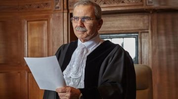 من هو نواف سلام رئيس الوزراء اللبناني الجديد؟