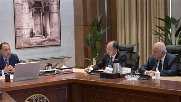 عاجل| مدبولي يبحث مع رئيس أكبر شركة صينية لتصنيع إطارات السيارات إقامة مشروعين بمصر 5 عاجل| مدبولي يبحث مع رئيس أكبر شركة صينية لتصنيع إطارات السيارات إقامة مشروعين بمصر