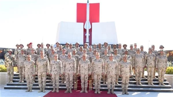 وزير الدفاع يتفقد أحد تشكيلات قوات الدفاع الجوي ويلتقى عددًا من المقاتلين 5 وزير الدفاع يتفقد أحد تشكيلات قوات الدفاع الجوي ويلتقى عددًا من المقاتلين