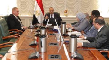 وزير العمل يعقد اجتماعًا للتوسع في تنفيذ “اتفاقية الفحص المهني” مع السعودية