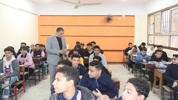 مدير تعليم الجيزة يتخذ قرارات حاسمة أثناء جولته التفتيشية لضمان انضباط العملية التعليمية 5 مدير تعليم الجيزة يتخذ قرارات حاسمة أثناء جولته التفتيشية لضمان انضباط العملية التعليمية