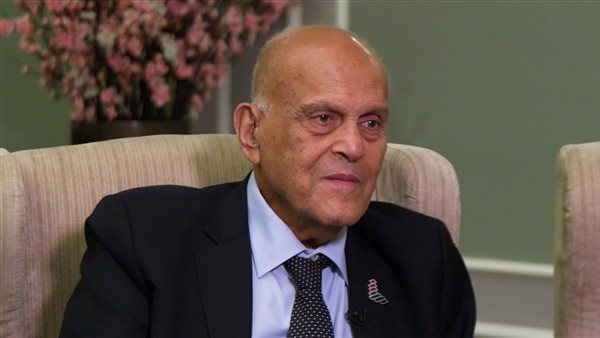 أول تصريح من وزير الطيران بعد إطلاق اسم مجدي يعقوب على صالة كبار الزوار بمطار أسوان