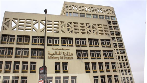 عاجل.. تعليمات جديدة بشأن الإفراج الجمركي عن السيارات الواردة للاستخدام الشخصي