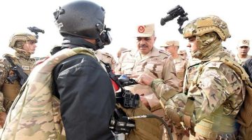 رئيس أركان حرب القوات المسلحة يتفقد عدداً من الأنشطة التدريبية لقوات المظلات