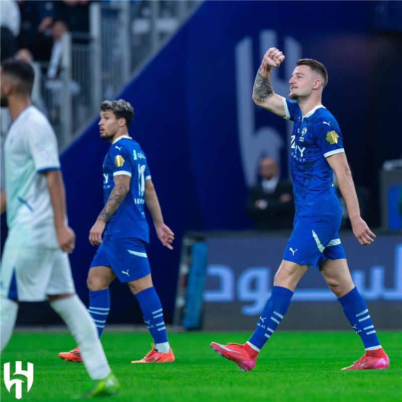 "جوميز في ورطة".. الهلال يسحق الفتح بتسعة أهداف في الدوري السعودي 5 “جوميز في ورطة”.. الهلال يسحق الفتح بتسعة أهداف في الدوري السعودي
