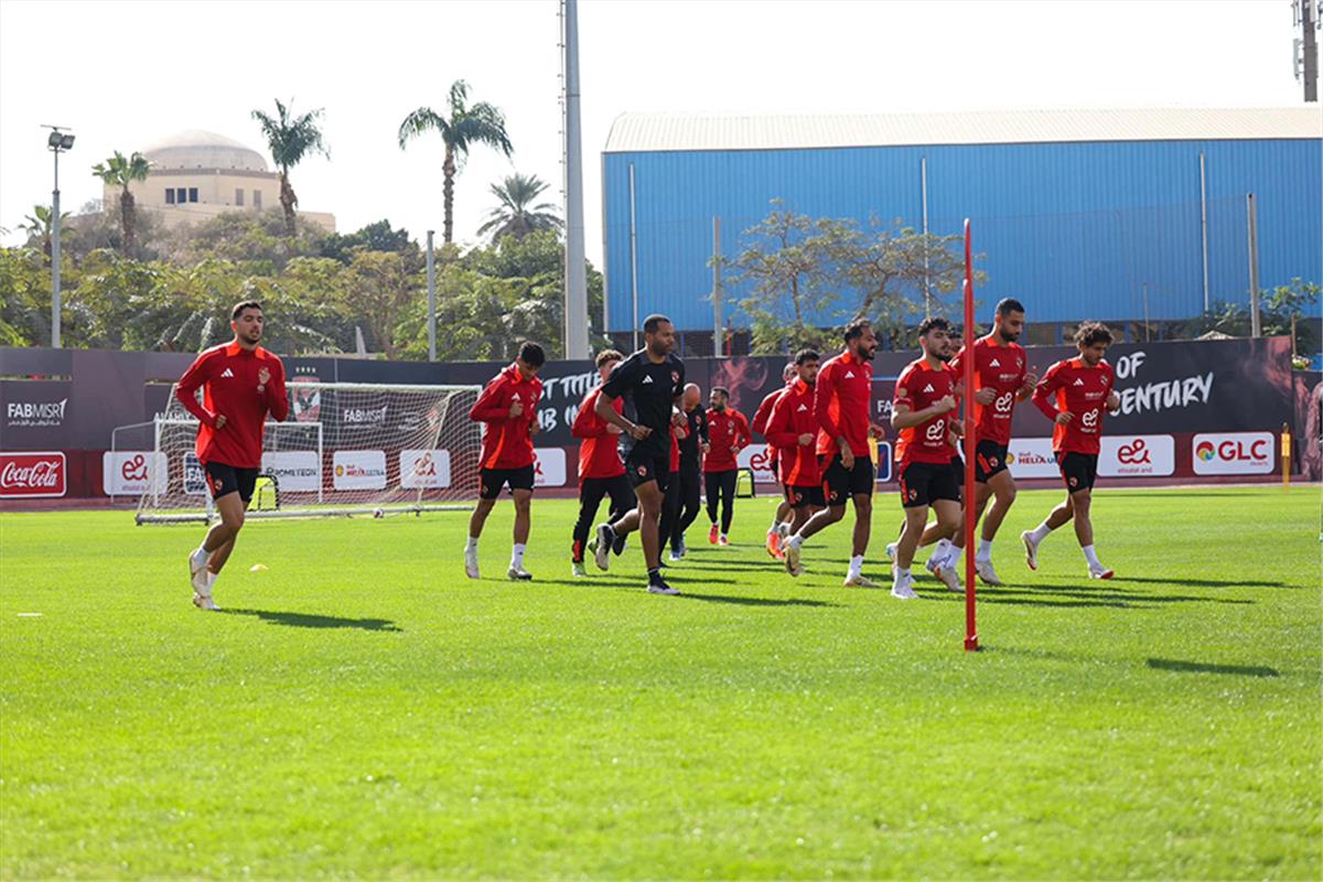 طبيب الأهلي يُعلن إصابة لاعب الفريق وغيابه عن مران اليوم 5 طبيب الأهلي يُعلن إصابة لاعب الفريق وغيابه عن مران اليوم