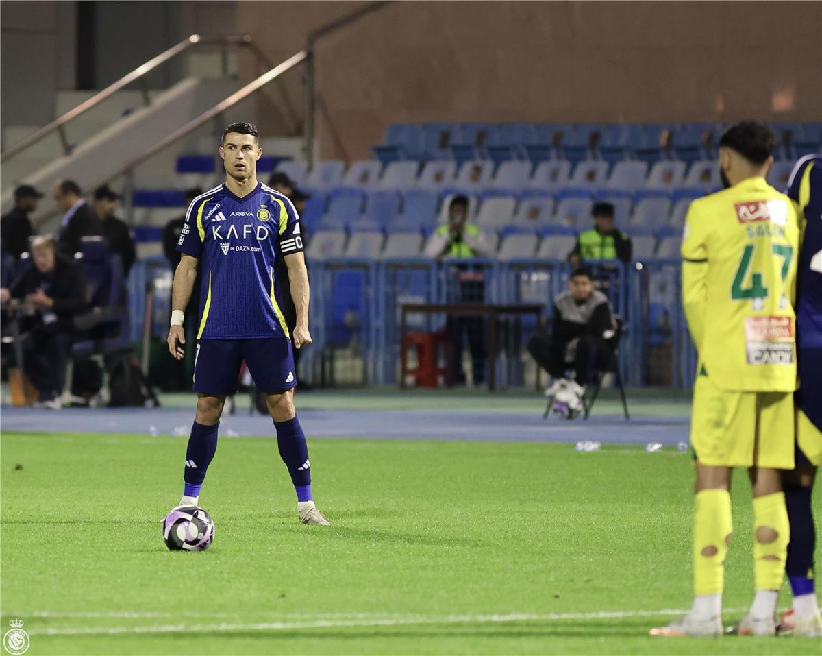 رونالدو يقود النصر لفوز مثير على الخليج بثلاثية في الدوري السعودي 5 رونالدو يقود النصر لفوز مثير على الخليج بثلاثية في الدوري السعودي