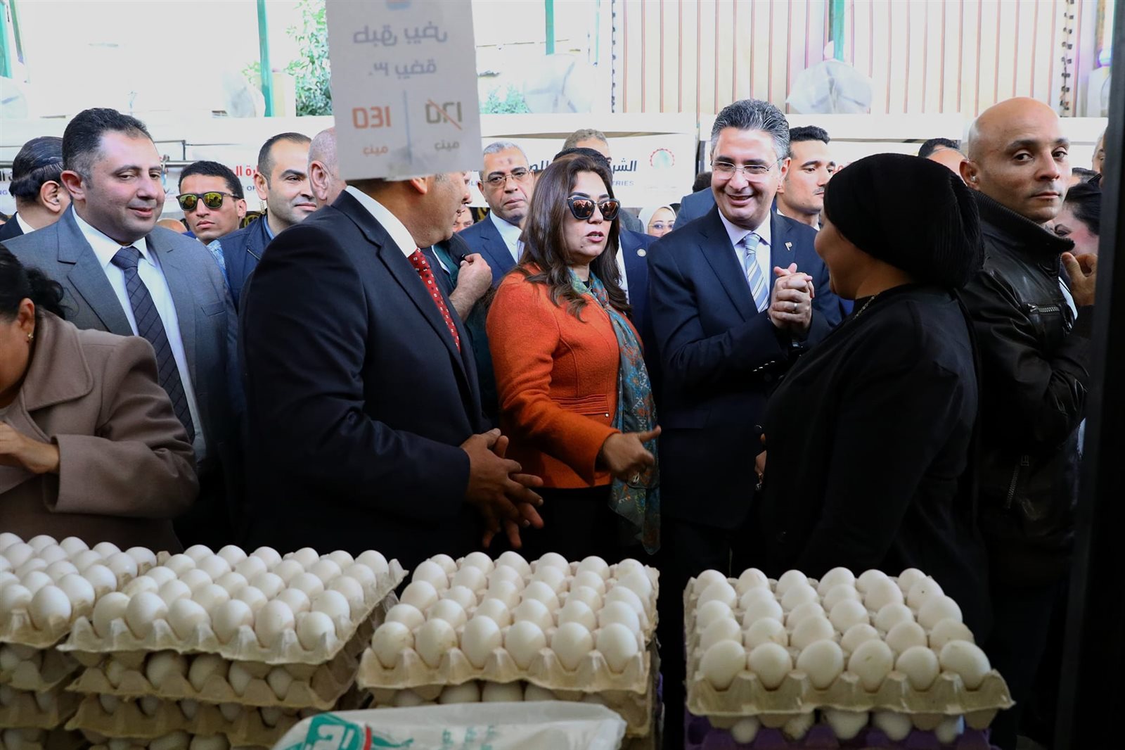 وزيرا التنمية المحلية والتموين ومحافظ القاهرة يفتتحون سوق اليوم الواحد بالزيتون 6 1737481742 341 وزيرا التنمية المحلية والتموين ومحافظ القاهرة يفتتحون سوق اليوم الواحد