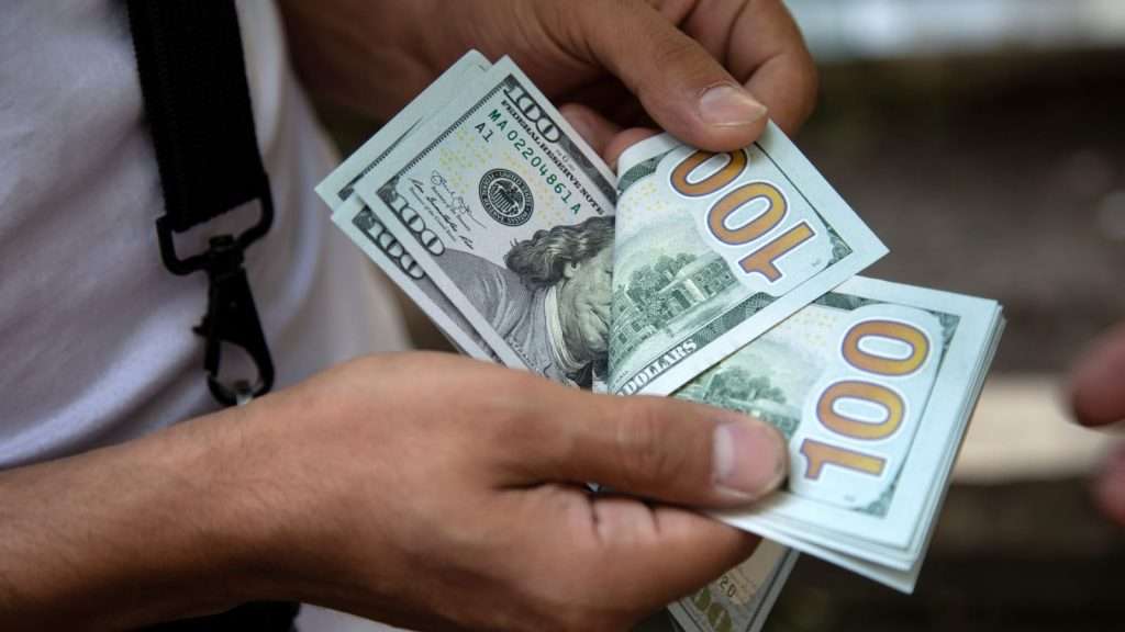 تراجع جديد في سعر الدولار أمام الجنيه بالبنوك .. تفاصيل 5 تراجع جديد في سعر الدولار أمام الجنيه بالبنوك .. تفاصيل