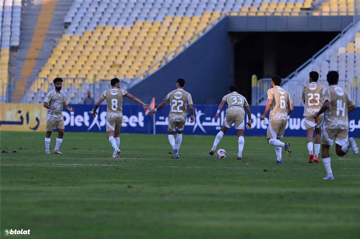 فيديو | الأهلي يتعادل مع فاركو ويمنح الزمالك وبيراميدز هدية في الدوري المصري 5 فيديو | الأهلي يتعادل مع فاركو ويمنح الزمالك وبيراميدز هدية في الدوري المصري
