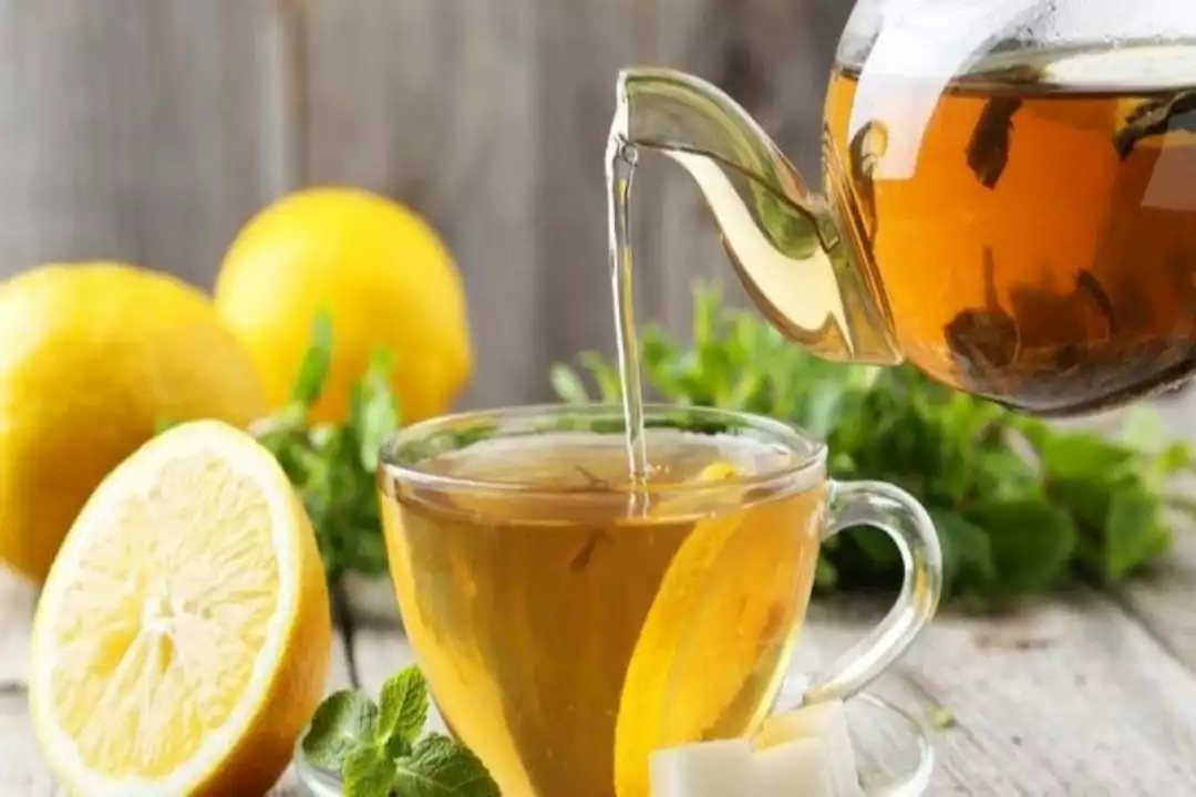 4 أضرار خطيرة للشاي بالليمون بعد الأكل