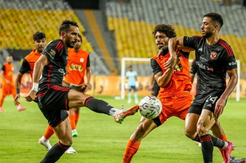 محمد معروف حكمًا لمباراة فاركو والأهلي بالدوري المصري 5 محمد معروف حكمًا لمباراة فاركو والأهلي بالدوري المصري