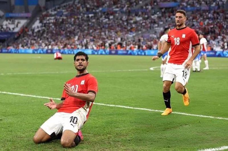 العروض تنهال على إبراهيم عادل 5 العروض تنهال على إبراهيم عادل