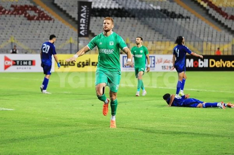 فخر الدين يسجل ثلاثية للمصري في شباك بلاك بولز