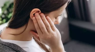 ألم خلف الأذن.. إليك الأسباب وطرق العلاج