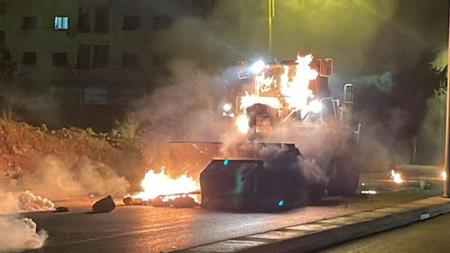 انفجار عبوة ناسفة في جرافة إسرائيلية بمخيم جنين: تصاعد التوترات والمواجهات في الضفة الغربية 5 انفجار عبوة ناسفة في جرافة إسرائيلية بمخيم جنين: تصاعد التوترات والمواجهات في الضفة الغربية