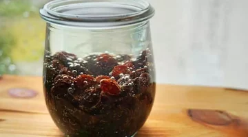 تأثير غير متوقع لشرب ماء الزبيب على معدة فارغة