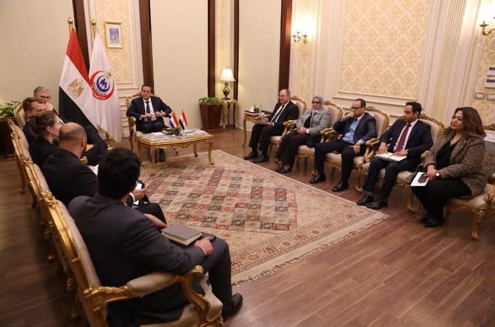 وزير الصحة يبحث التعاون مع السفير الهولندي وشركة "فيليبس" لدعم القطاع الصحي 5 وزير الصحة يبحث التعاون مع السفير الهولندي وشركة “فيليبس” لدعم القطاع الصحي