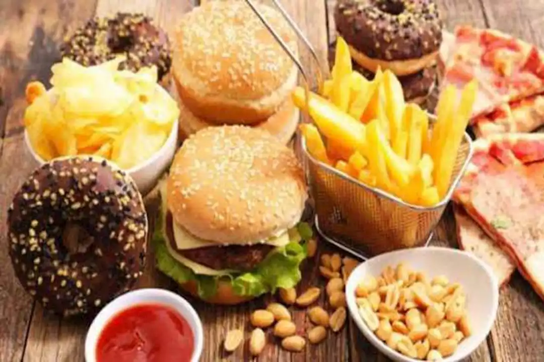 فيها زيوت مهدرجة تسبب الموت المفاجئ.. لا تآكل هذه الأطعمة 5 فيها زيوت مهدرجة تسبب الموت المفاجئ.. لا تآكل هذه الأطعمة