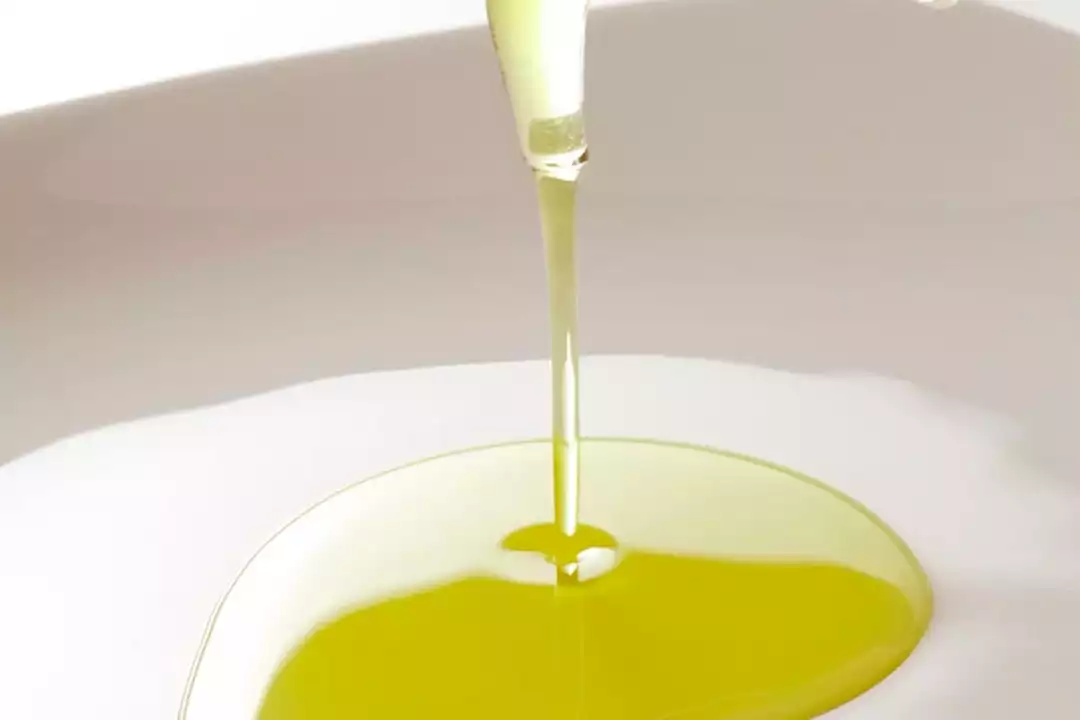 خبير تغذية يحذر: تناول زيت الزيتون مضر لجسمك في هذا الوقت 5 خبير تغذية يحذر: تناول زيت الزيتون مضر لجسمك في هذا الوقت