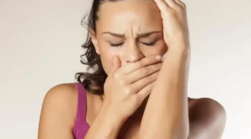 يتعلق بالفم- طبيبة توضح سببًا غير متوقعًا للصداع