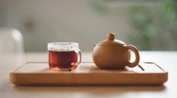 خبير تغذية يحسم الجدل بشأن تريند “الشاي بالسمنة”