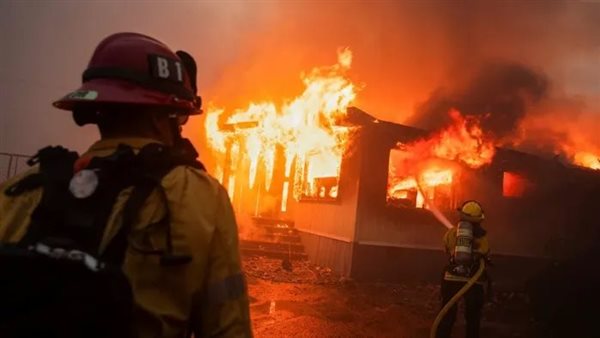 إطفاء لوس أنجلوس: الحرائق ستستمر حتى الأربعاء المقبل ومقتل 16 وتضرر 10000 مبنى 5 إطفاء لوس أنجلوس: الحرائق ستستمر حتى الأربعاء المقبل ومقتل 16 وتضرر 10000 مبنى
