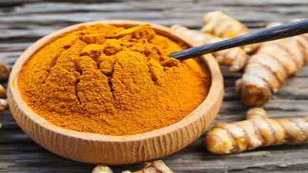 تحسين صحة الدماغ والوقاية من السرطان.. 10 أسباب تدفعك لإضافة الكركم إلى طعامك يوميا ... مش هتستغنى عنه من انهارده 5 تحسين صحة الدماغ والوقاية من السرطان.. 10 أسباب تدفعك لإضافة الكركم إلى طعامك يوميا … مش هتستغنى عنه من انهارده
