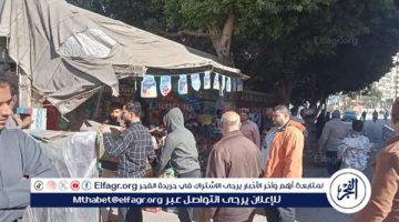 إزالة اشغالات وتعديات الباعة الجائلين على حرم الطرق بحي شرق أسيوط