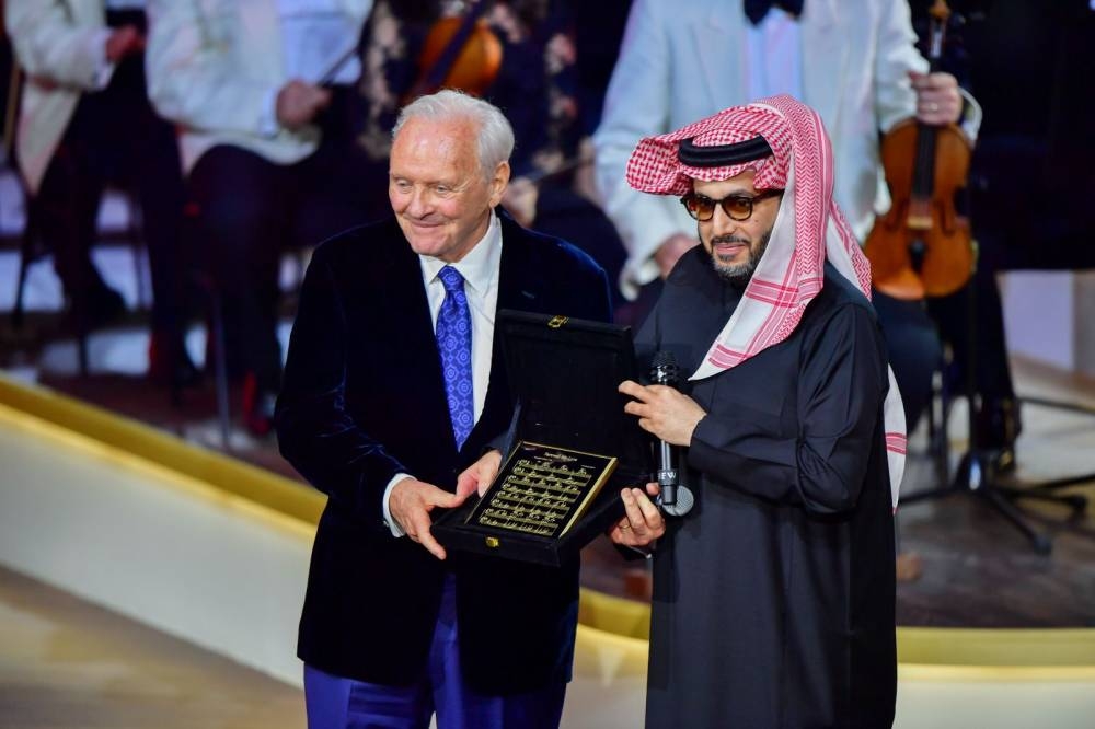 الموسيقار العالمي أنتوني هوبكنز يبعث من الرياض رسائل إنسانية وفنية عميقة – أخبار السعودية