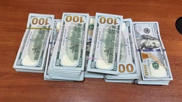 ضبط قضايا إتجار بالنقد الأجنبي بقيمة 11 مليون جنيه خلال 24 ساعة 5 ضبط قضايا إتجار بالنقد الأجنبي بقيمة 11 مليون جنيه خلال 24 ساعة